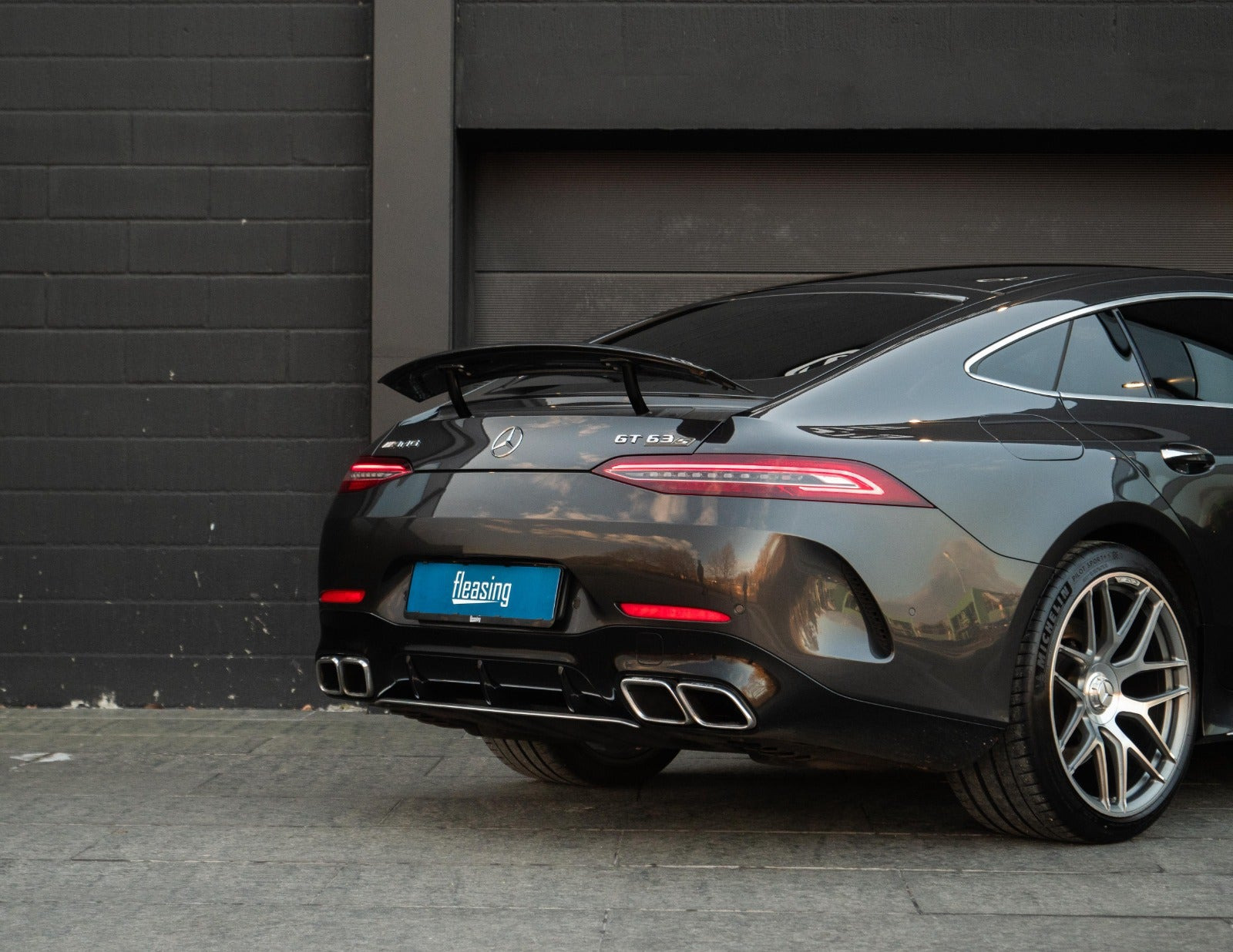 Grå Mercedes AMG GT 63 fra 2018
