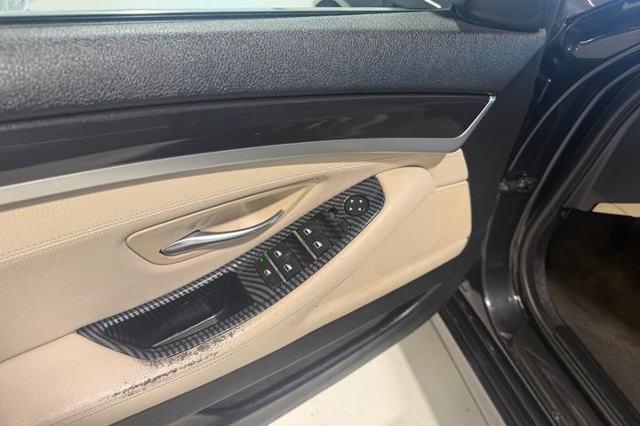 Sort BMW 520d fra 2010