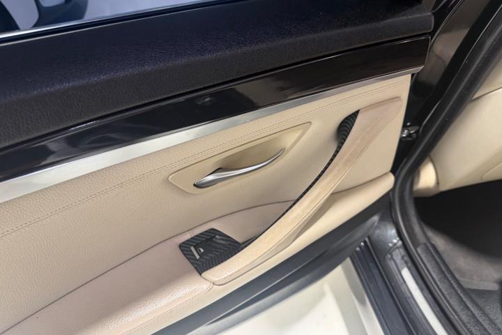 Sort BMW 520d fra 2010