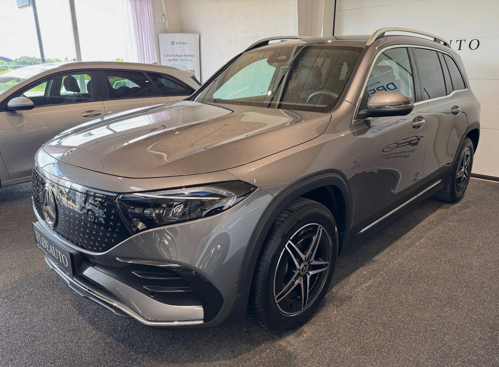 Grå Mercedes EQB250+ fra 2025