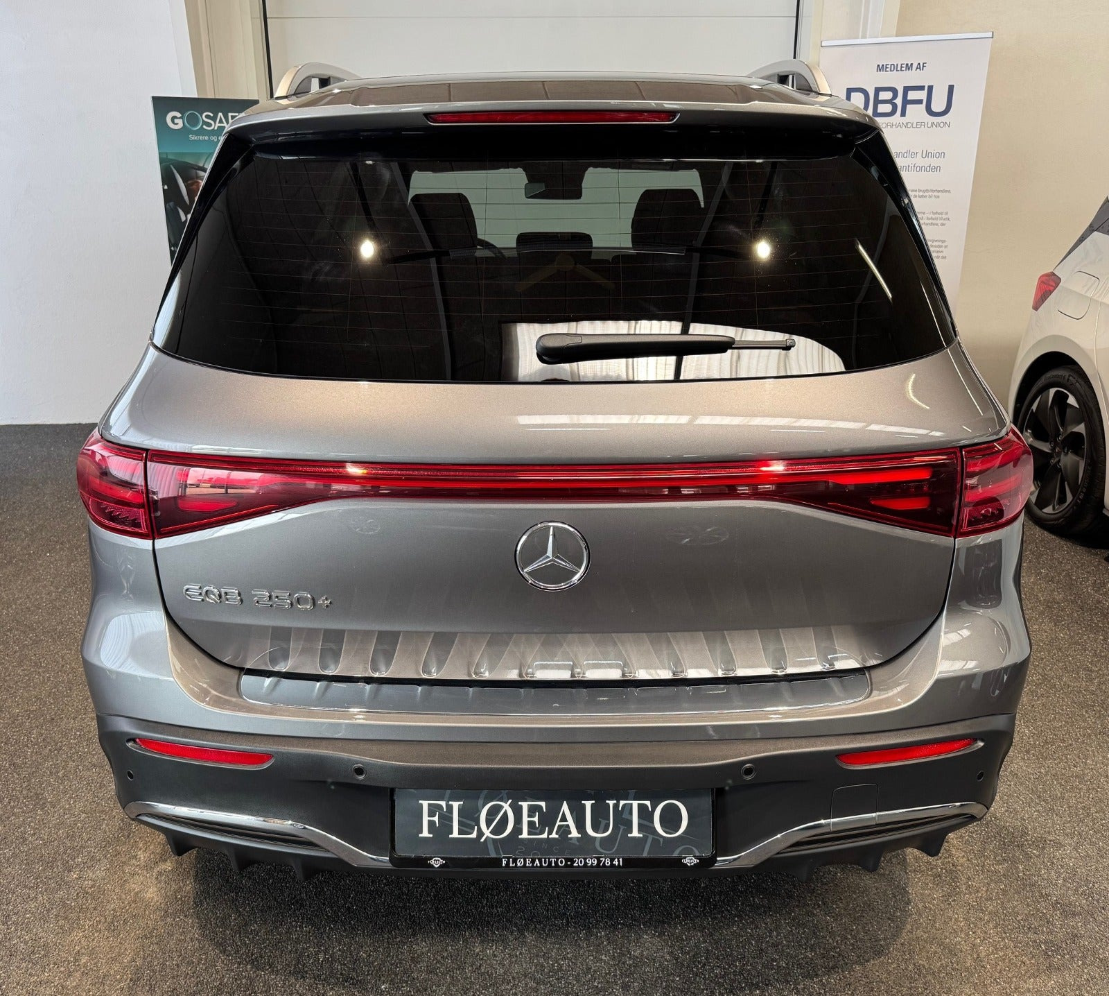 Grå Mercedes EQB250+ fra 2025