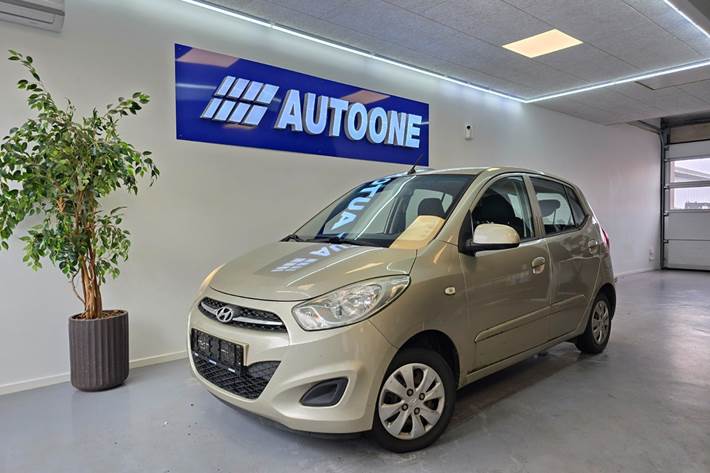 Orange Hyundai i10 fra 2011