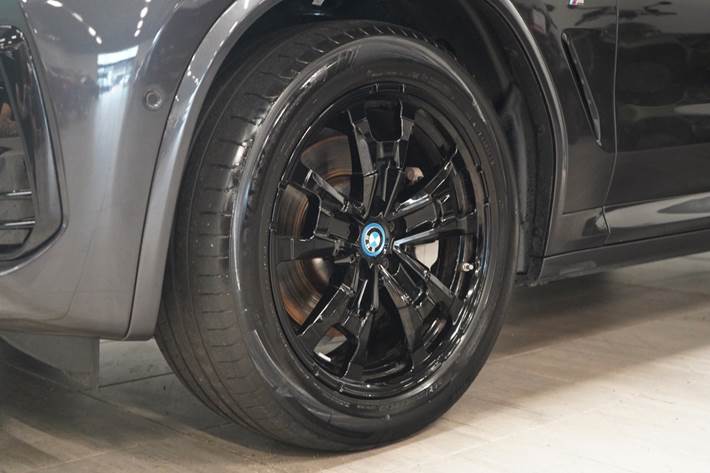Grå BMW iX3 fra 2023