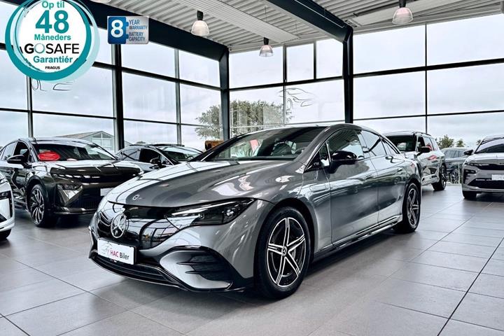 Grå Mercedes EQE350 fra 2024 set udefra