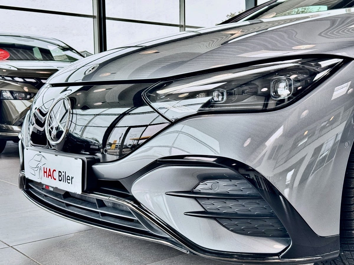 Grå Mercedes EQE350 fra 2024