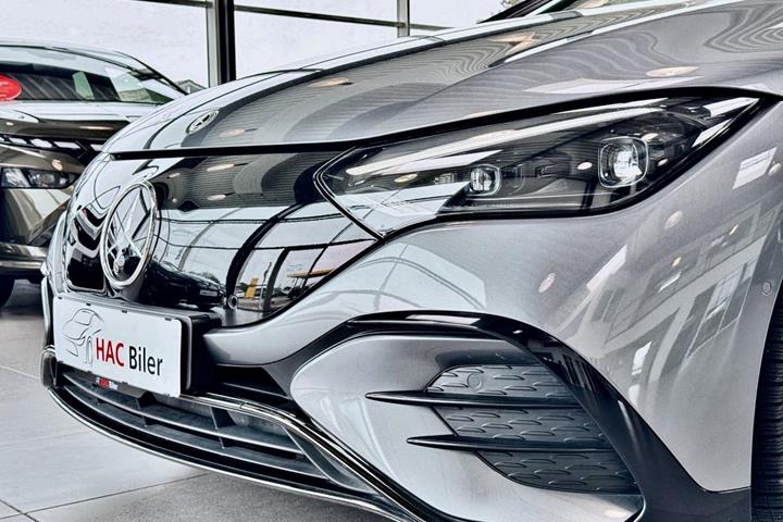 Grå Mercedes EQE350 fra 2024