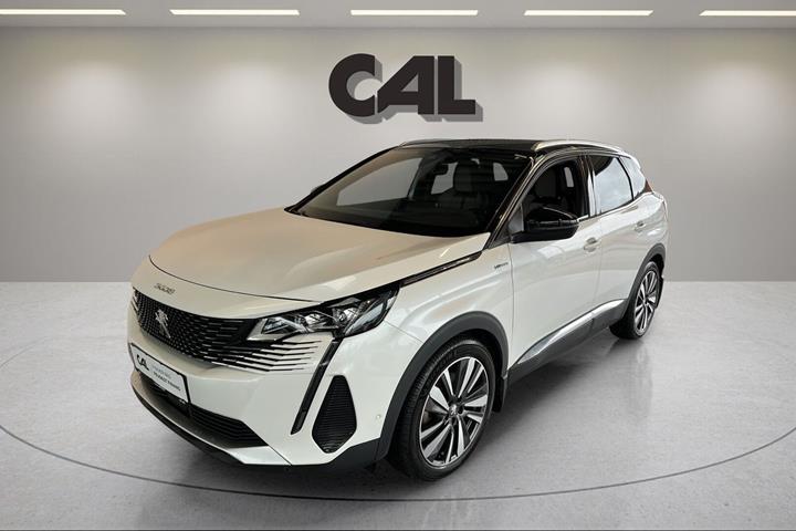 Hvid Peugeot 3008 fra 2021 set udefra