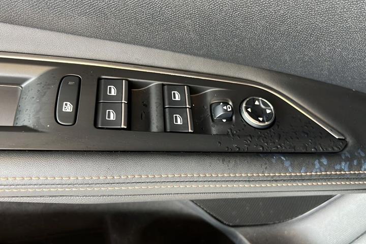 Hvid Peugeot 3008 fra 2021