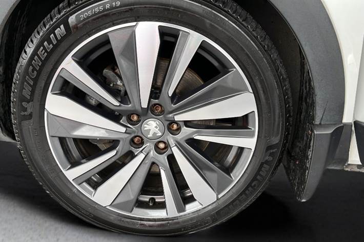 Hvid Peugeot 3008 fra 2021