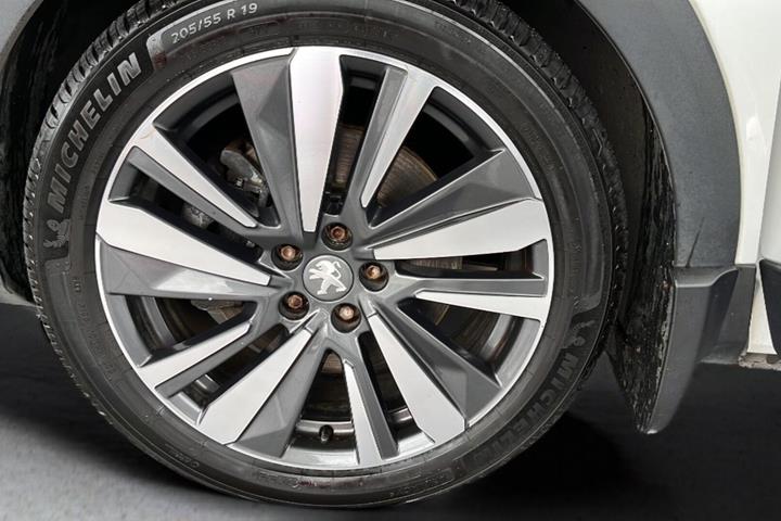 Hvid Peugeot 3008 fra 2021