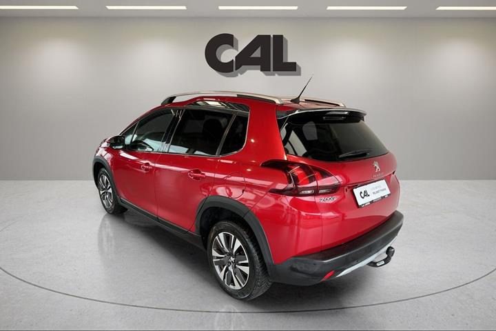 Rød Peugeot 2008 fra 2019