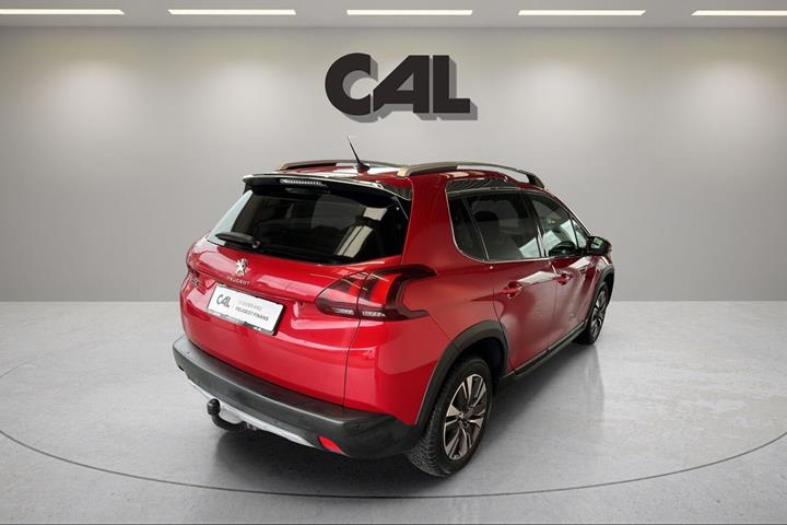 Rød Peugeot 2008 fra 2019