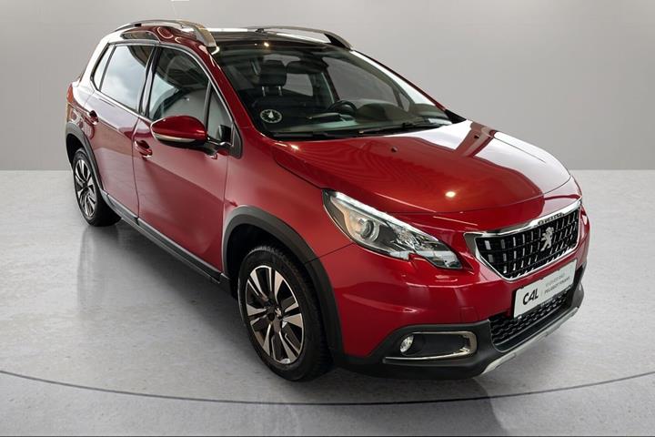 Rød Peugeot 2008 fra 2019