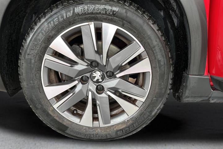 Rød Peugeot 2008 fra 2019