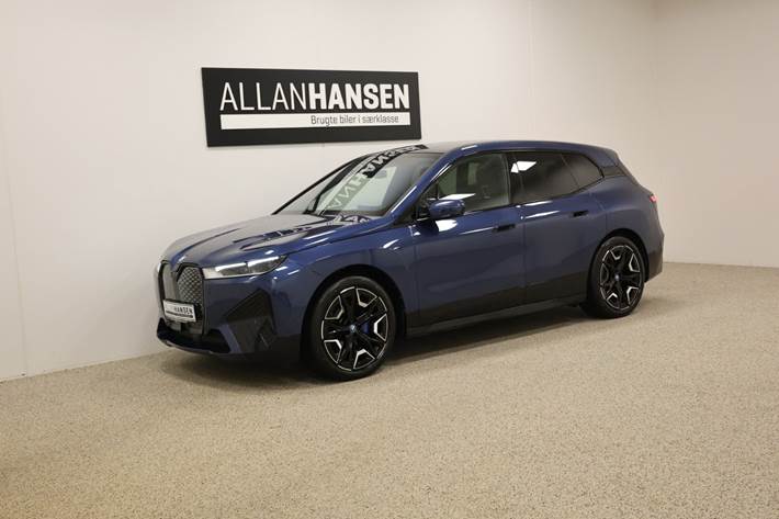 Blå BMW iX fra 2023