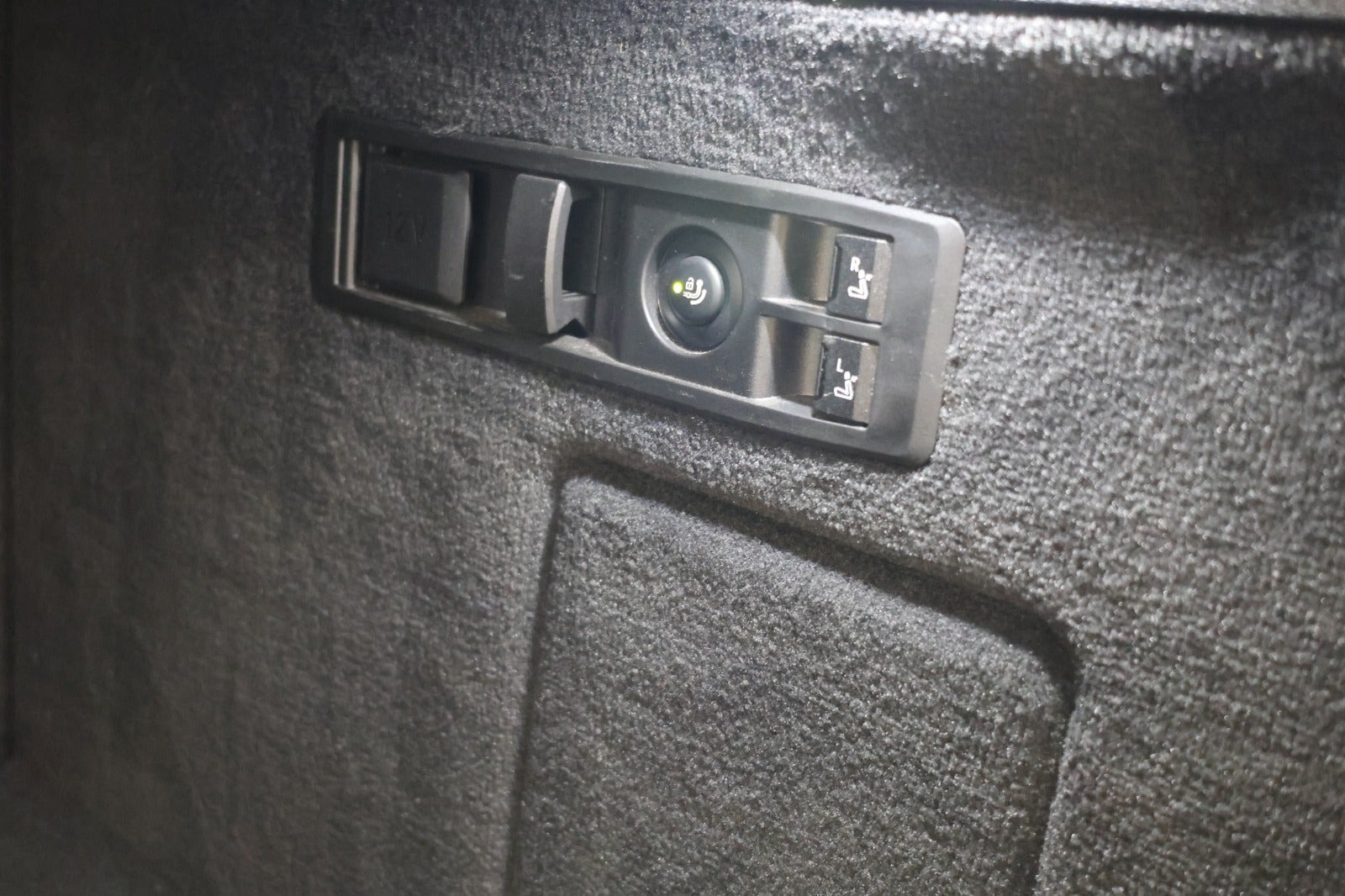 Blå BMW iX fra 2023