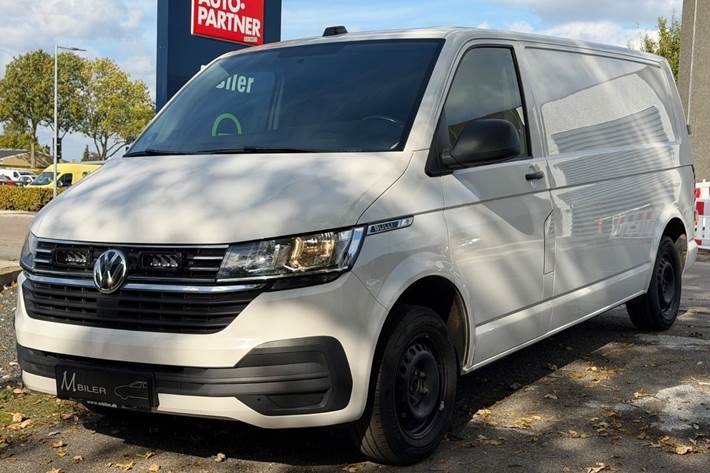Hvid VW Transporter fra 2021