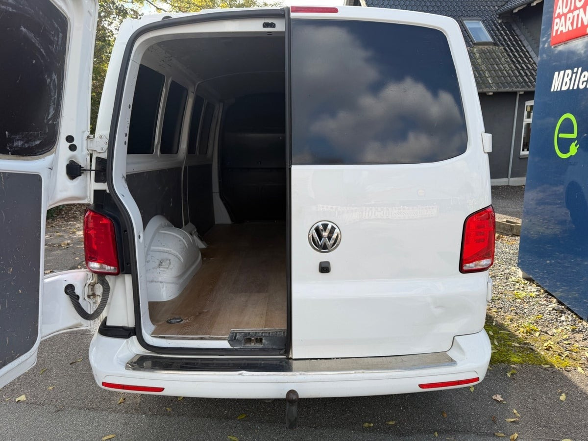 Hvid VW Transporter fra 2021