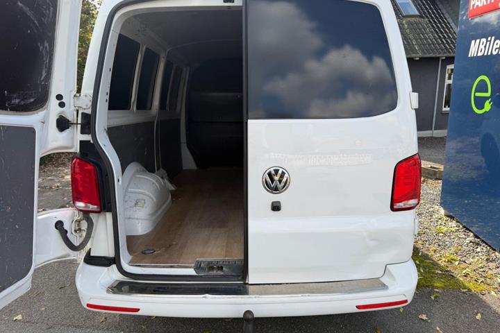 Hvid VW Transporter fra 2021