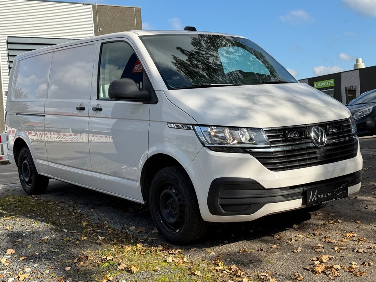 Hvid VW Transporter fra 2021