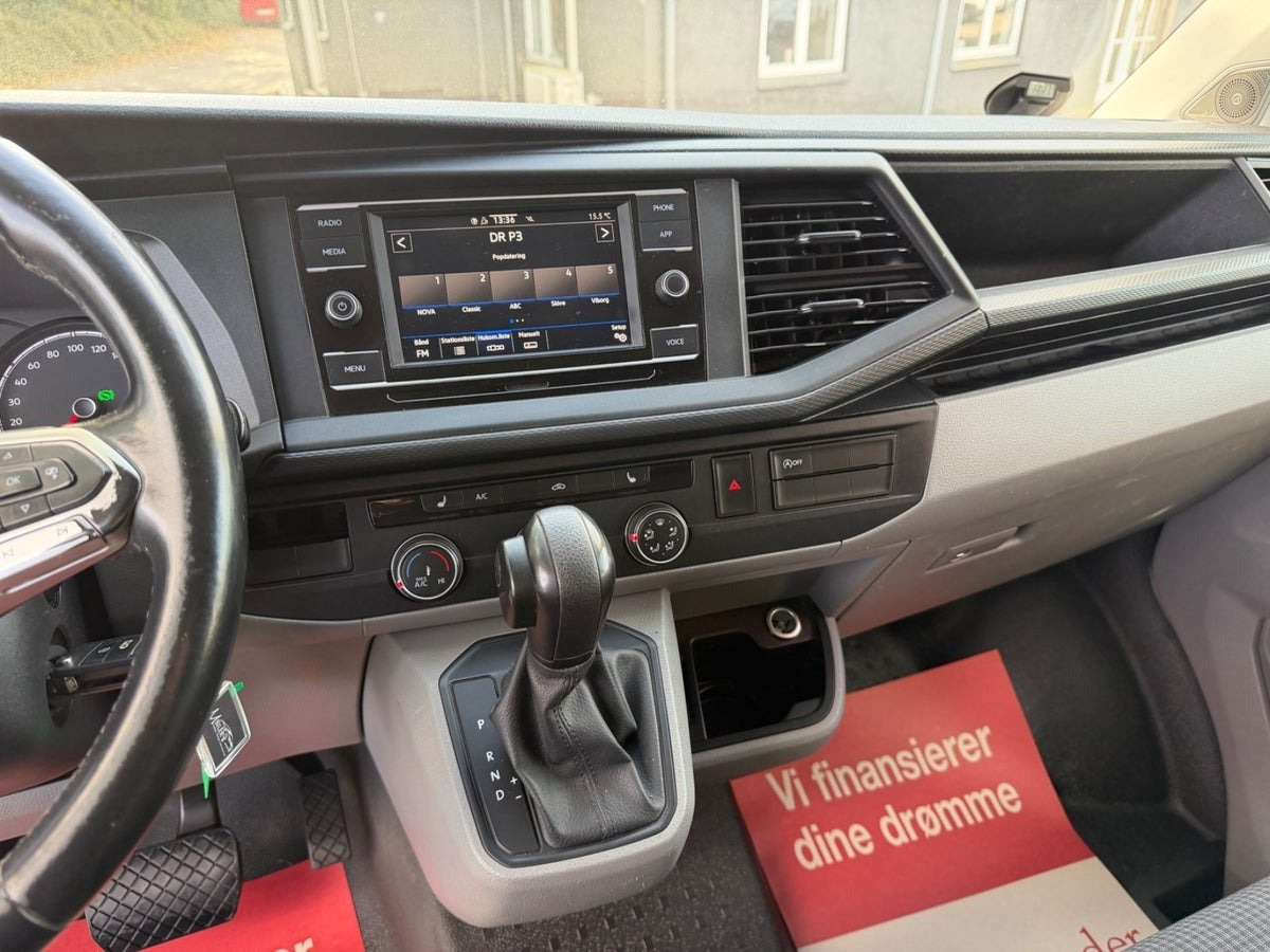 Hvid VW Transporter fra 2021