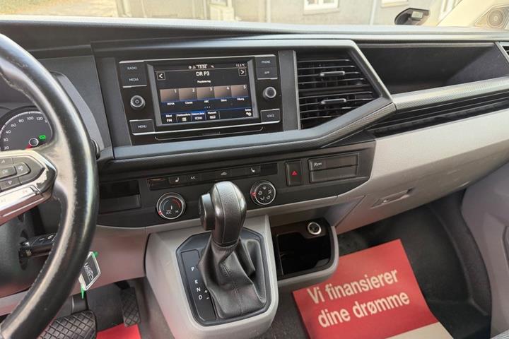 Hvid VW Transporter fra 2021