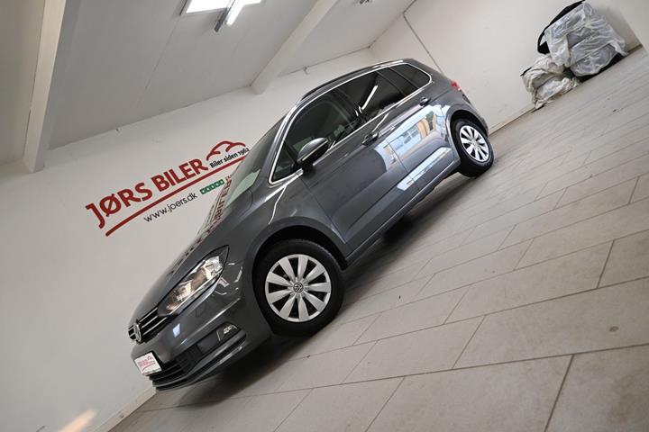 Grå VW Touran fra 2018