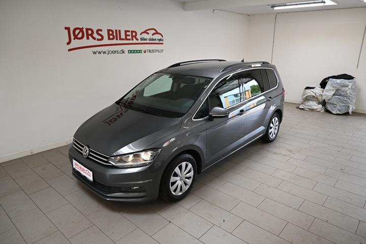Grå VW Touran fra 2018