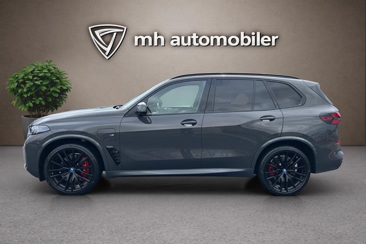 Grå BMW X5 fra 2023