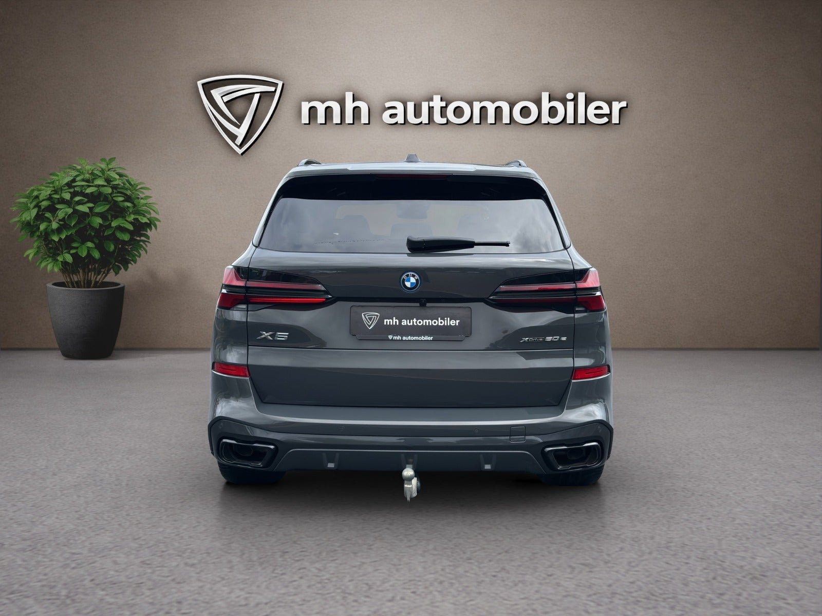 Grå BMW X5 fra 2023