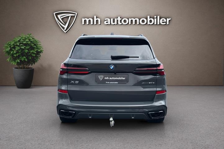 Grå BMW X5 fra 2023