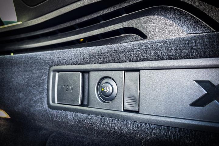 Grå BMW X5 fra 2023