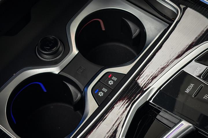 Grå BMW X5 fra 2023