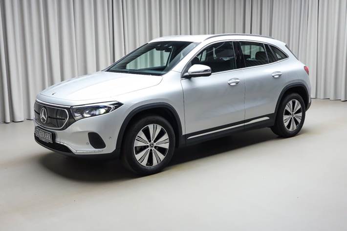 Sølv Mercedes EQA250+ fra 2023