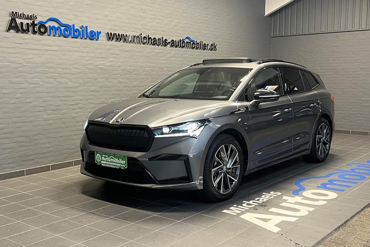 Grå Skoda Enyaq fra 2025 set udefra