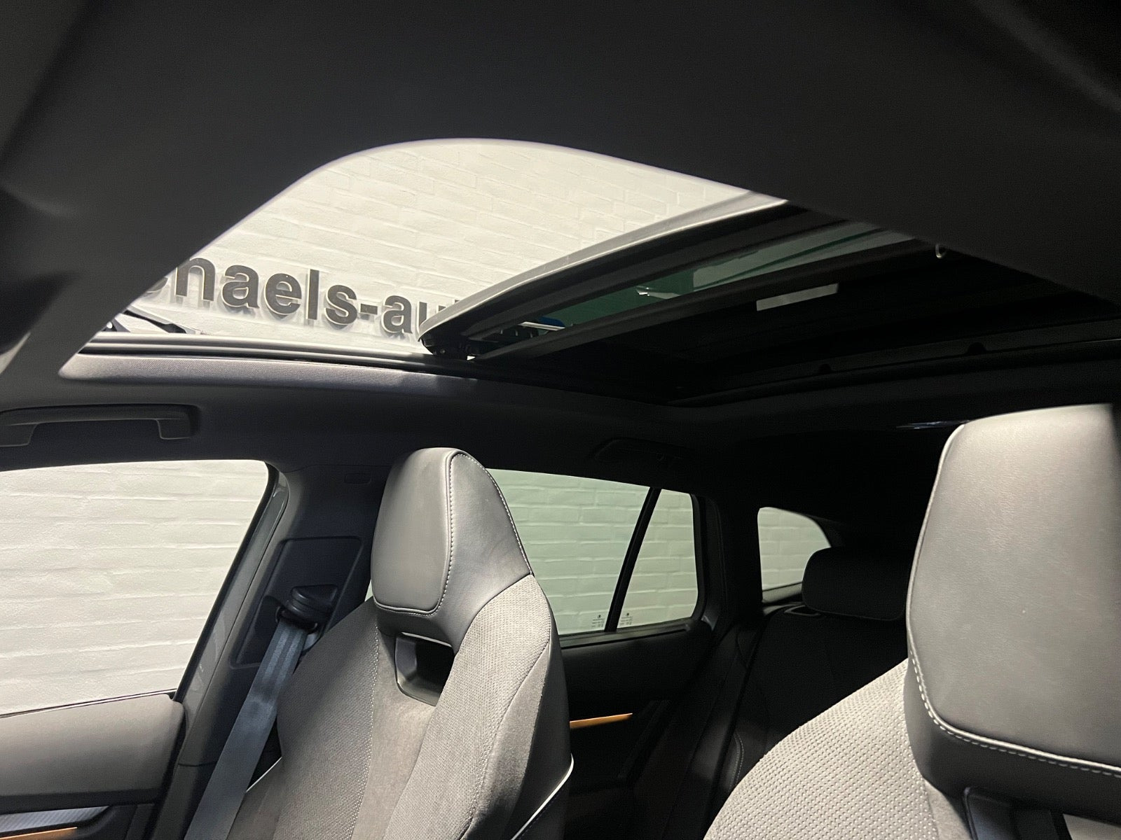 Grå Skoda Enyaq fra 2025