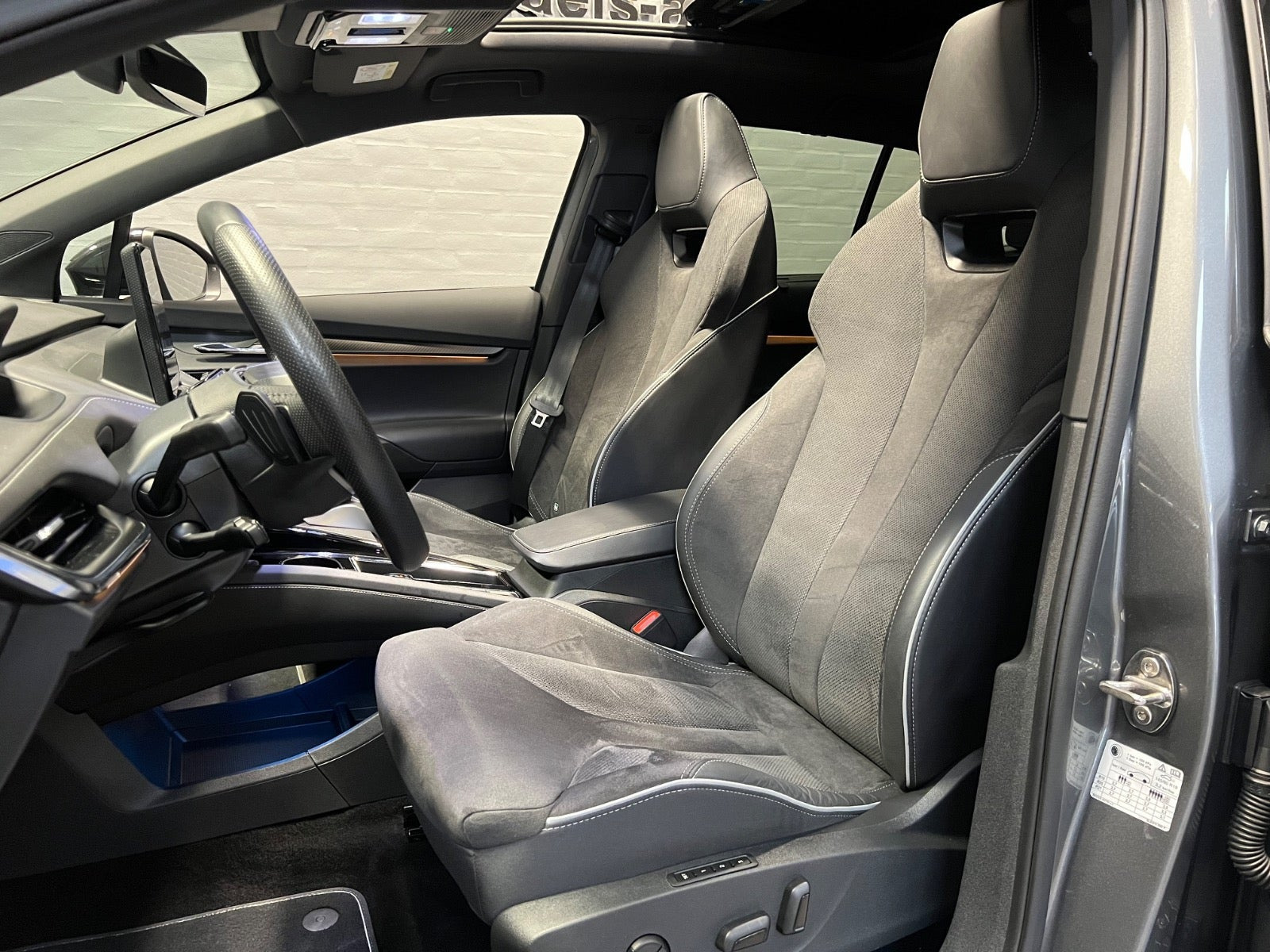 Grå Skoda Enyaq fra 2025