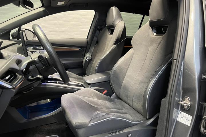 Grå Skoda Enyaq fra 2025