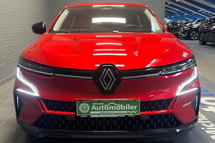 Rød Renault Megane E-Tech fra 2023