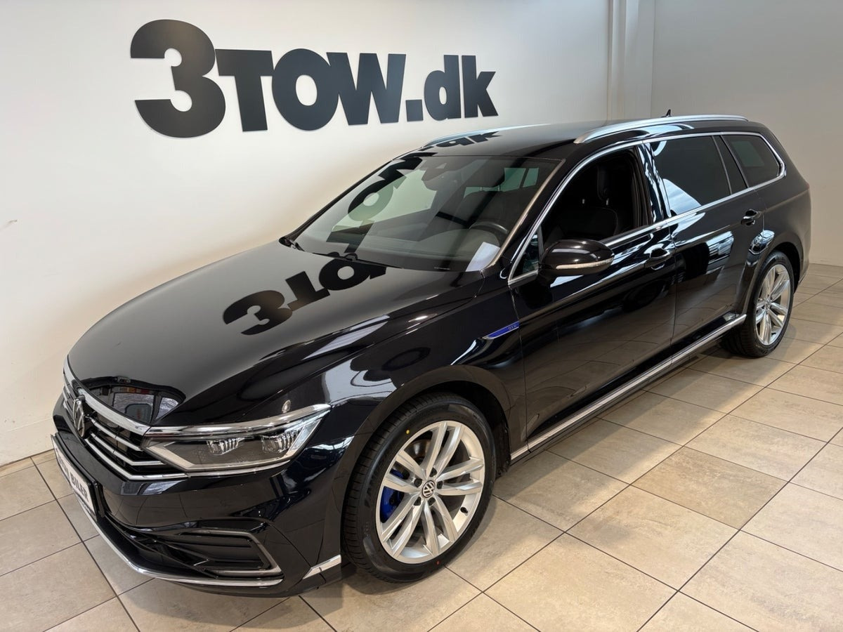 Sort VW Passat fra 2021