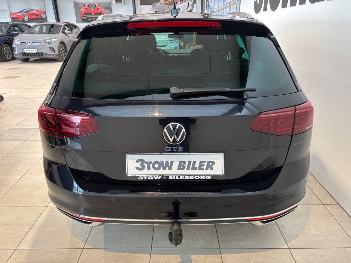 Sort VW Passat fra 2021