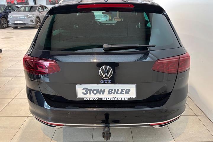 Sort VW Passat fra 2021