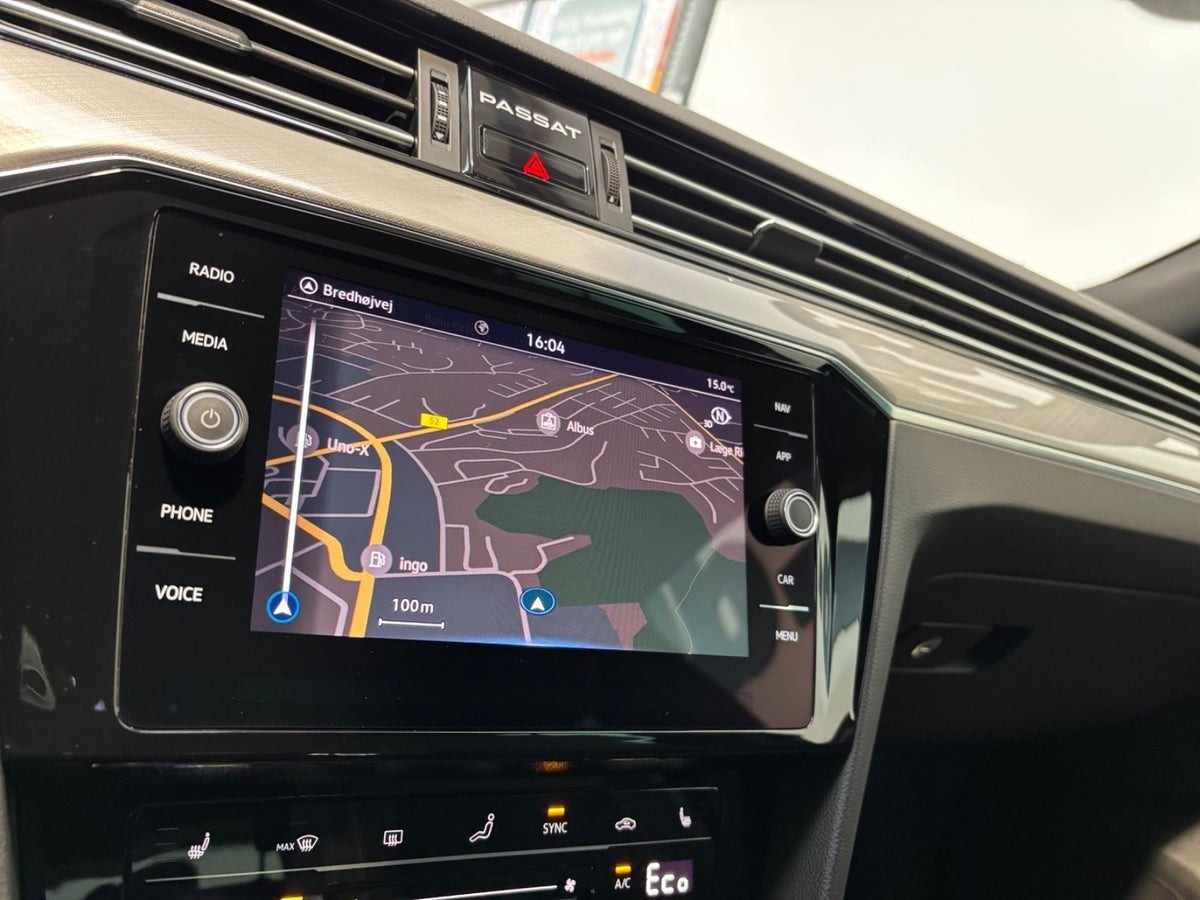 Sort VW Passat fra 2021