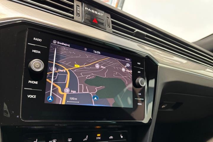 Sort VW Passat fra 2021
