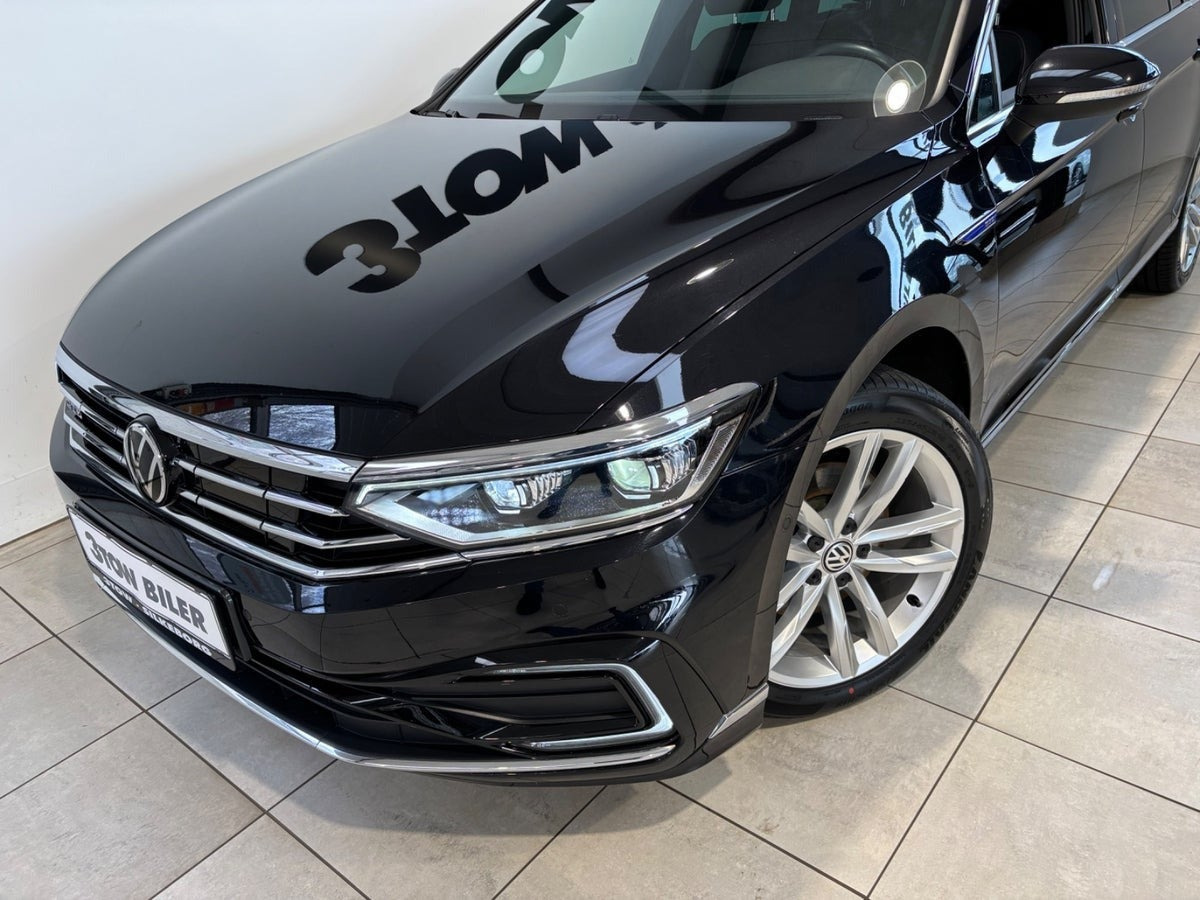 Sort VW Passat fra 2021
