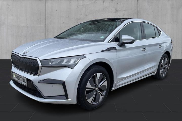 Sølv Skoda Enyaq fra 2023 set udefra
