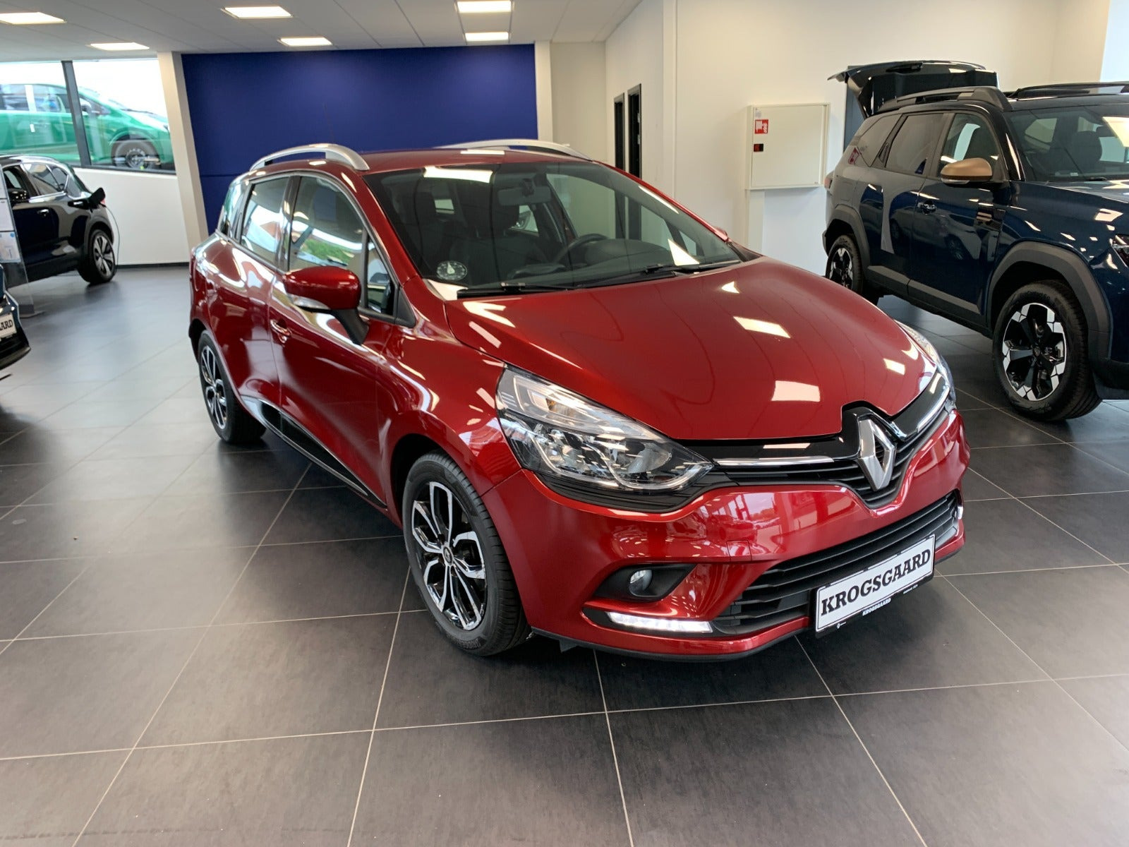 Grå Renault Clio IV fra 2016