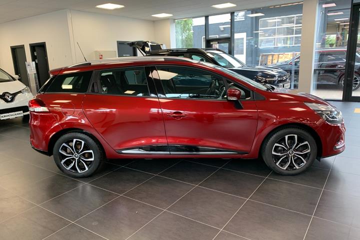 Grå Renault Clio IV fra 2016
