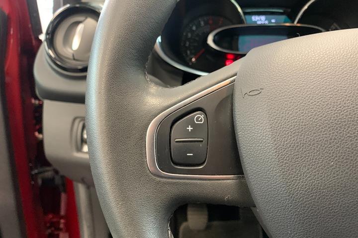 Grå Renault Clio IV fra 2016