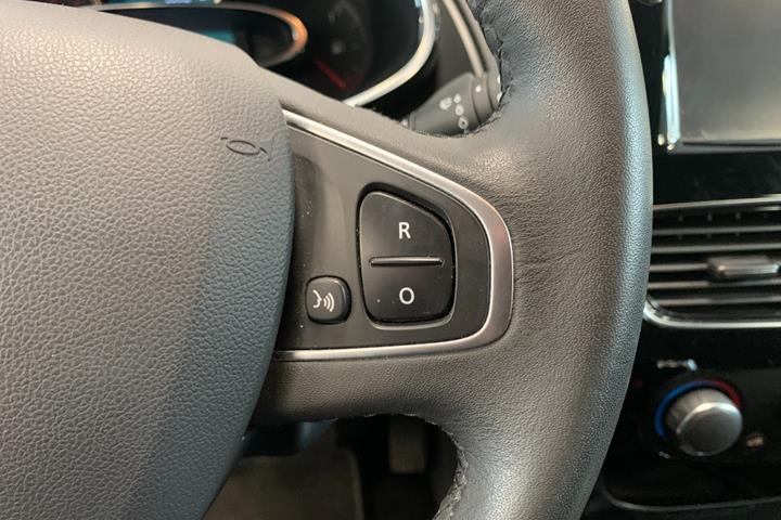 Grå Renault Clio IV fra 2016